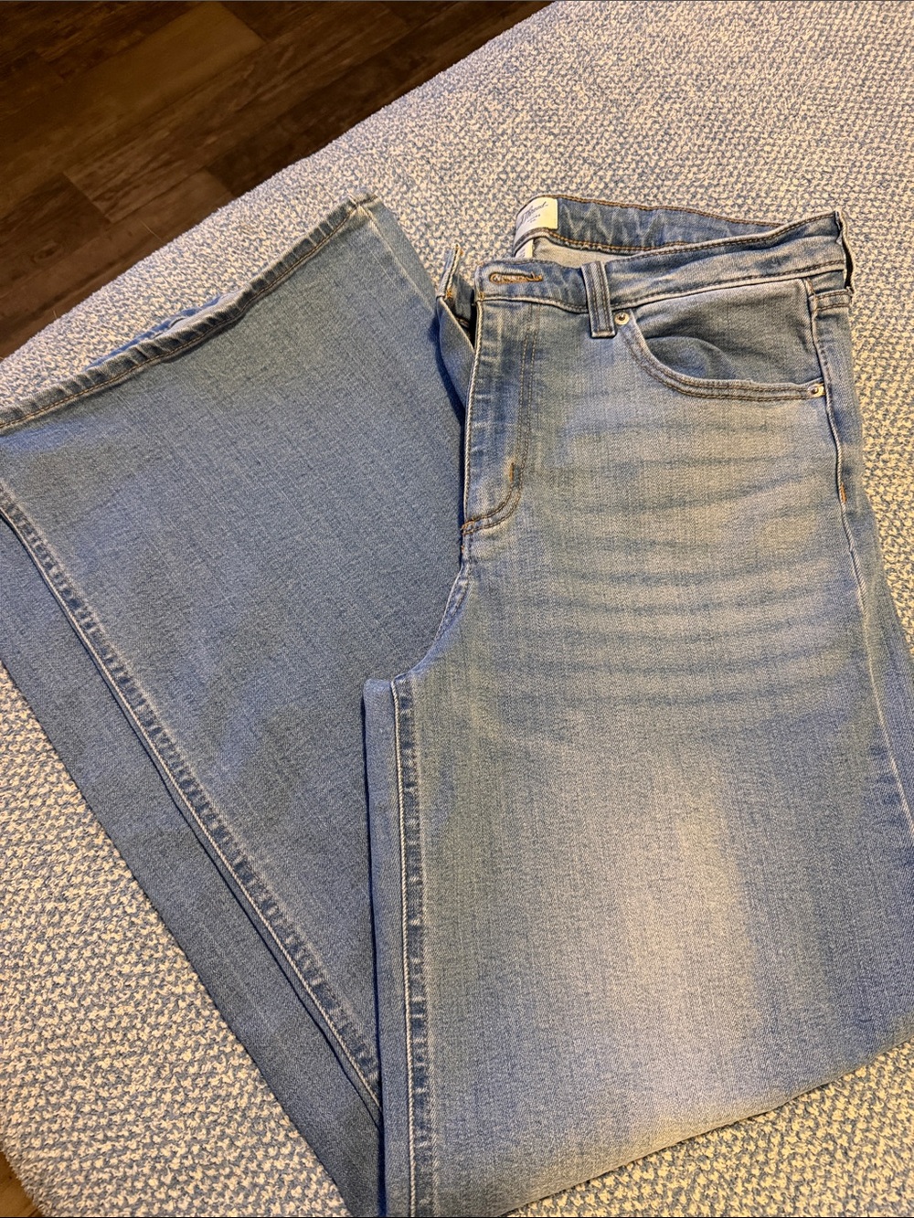 Light Wash Wide Leg Jeans - Blue